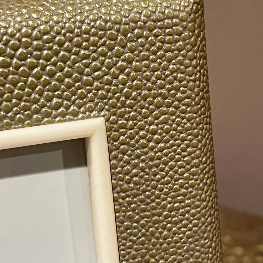 Williams-Sonoma Leather Picture Frame, 4”x6” - Picture 9 of 10